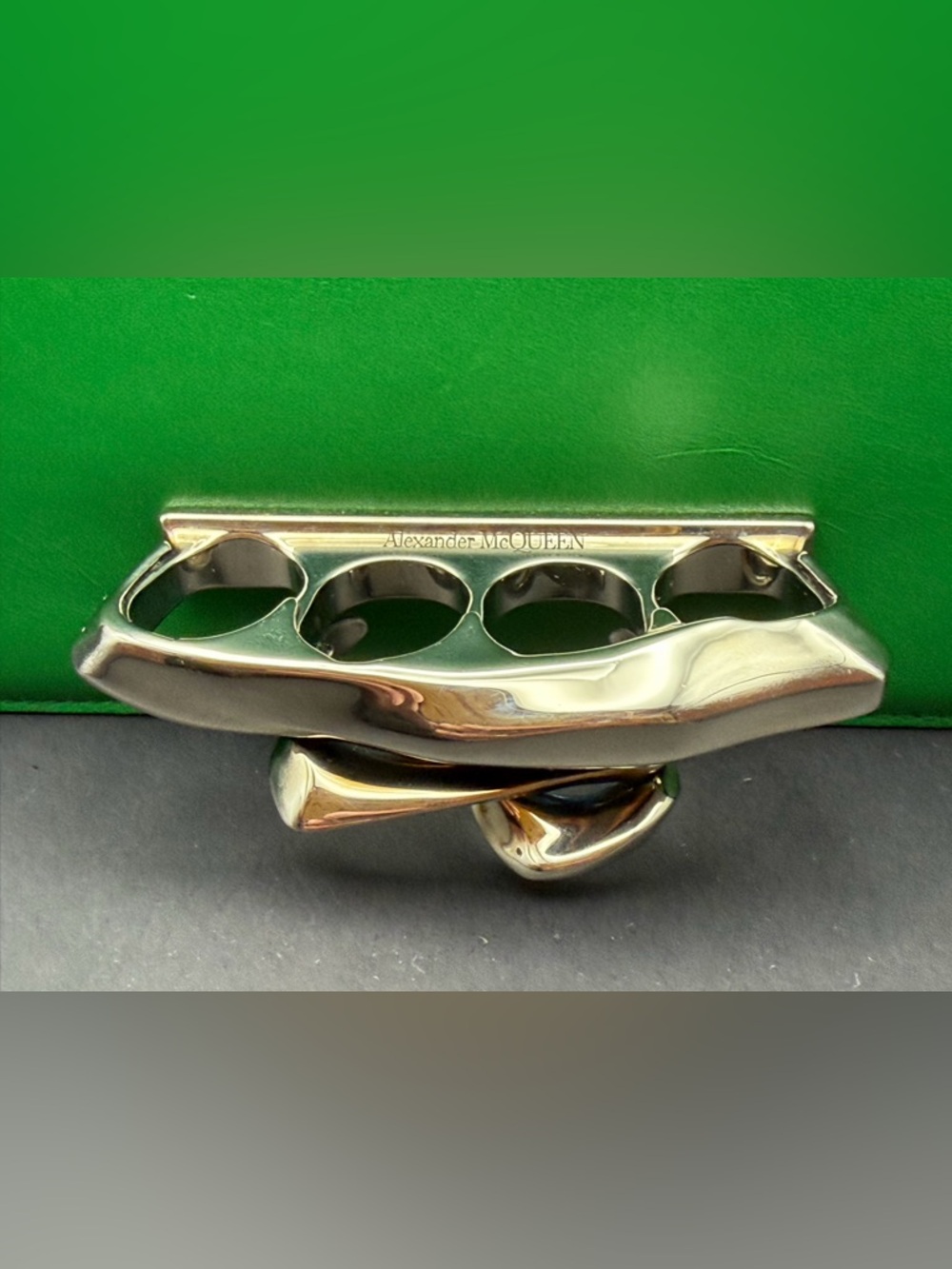 Alexander McQueen Green Leather Shoulder Bag with Silver Knuckle Handle - Picture 3 of 7